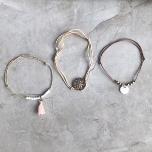 FREE with +$40 purchase (Bracelet set of 3)